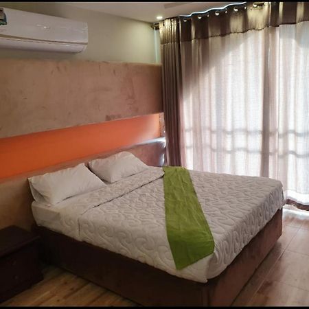 Hak Mall Suites And Apartments Rawalpindi Esterno foto