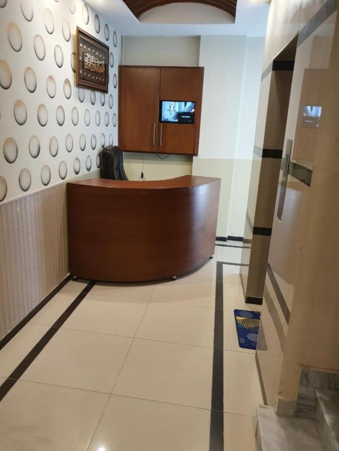 Hak Mall Suites And Apartments Rawalpindi Esterno foto