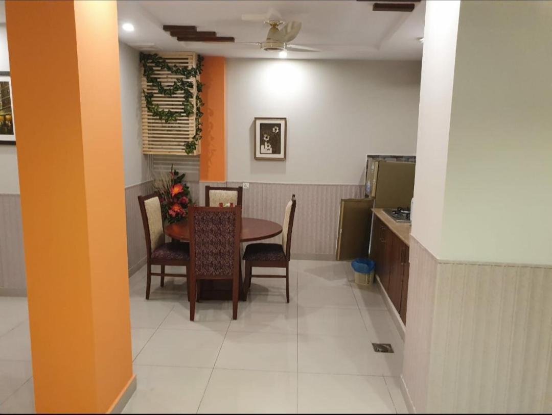 Hak Mall Suites And Apartments Rawalpindi Esterno foto