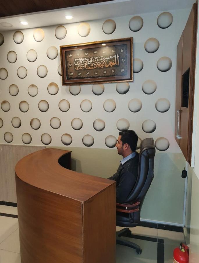 Hak Mall Suites And Apartments Rawalpindi Esterno foto