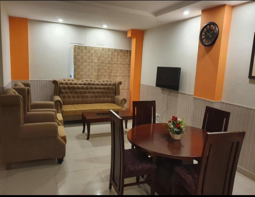 Hak Mall Suites And Apartments Rawalpindi Esterno foto