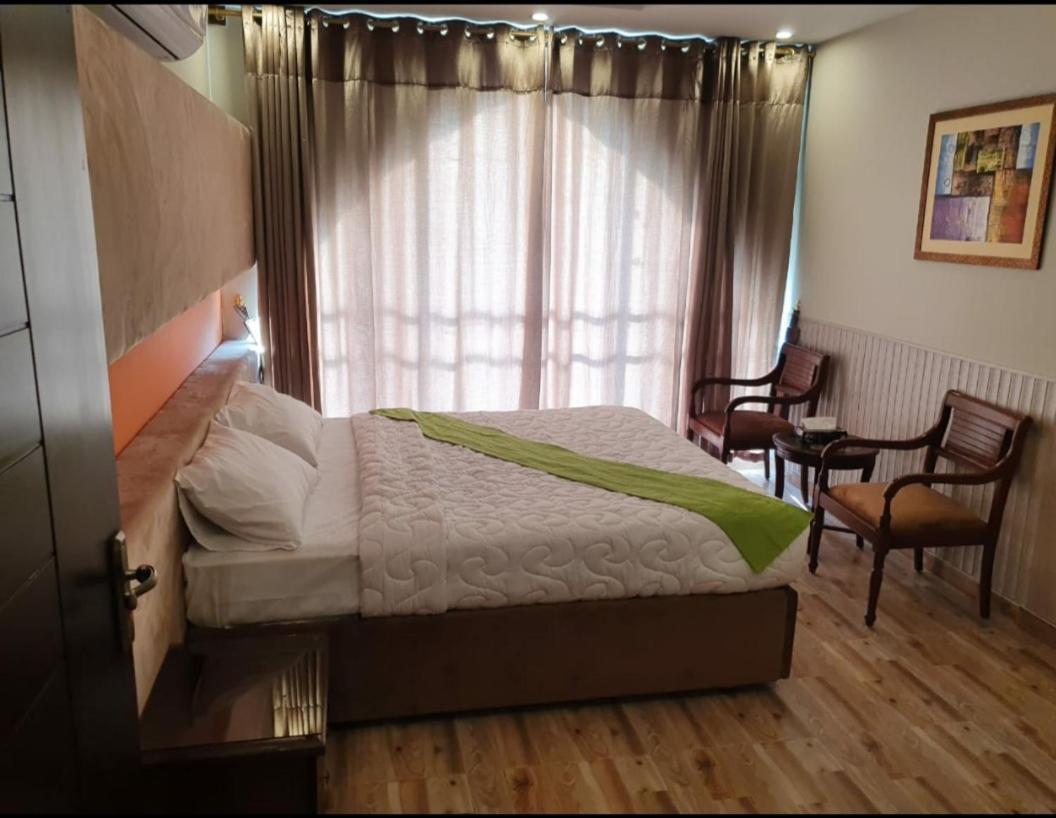 Hak Mall Suites And Apartments Rawalpindi Esterno foto