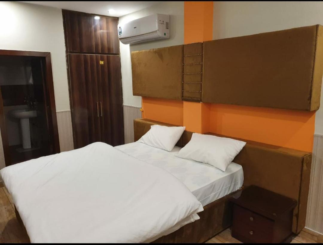 Hak Mall Suites And Apartments Rawalpindi Esterno foto