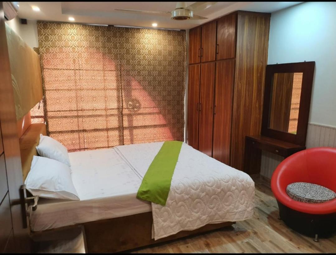 Hak Mall Suites And Apartments Rawalpindi Esterno foto