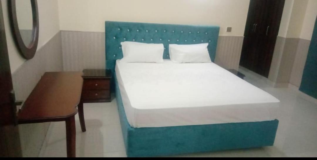 Hak Mall Suites And Apartments Rawalpindi Esterno foto