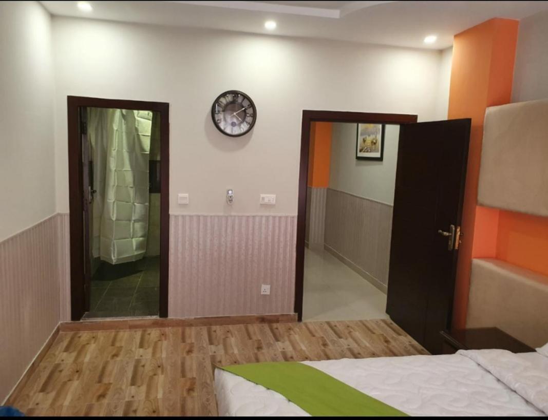 Hak Mall Suites And Apartments Rawalpindi Esterno foto