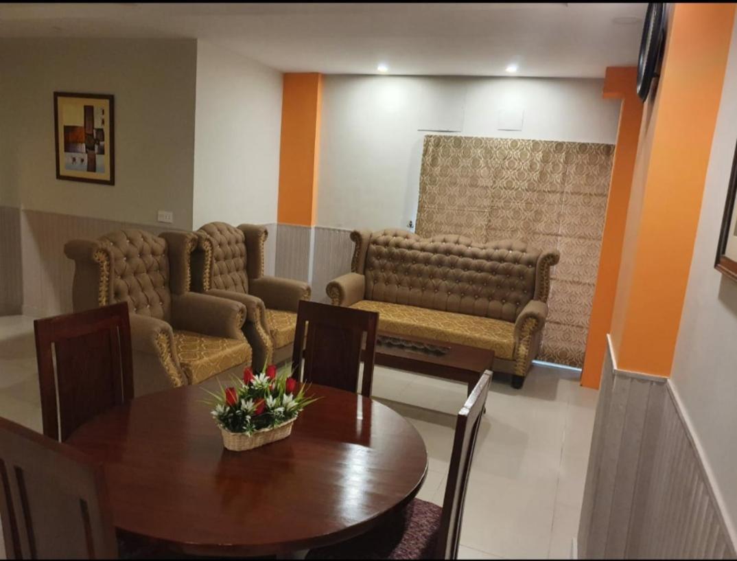 Hak Mall Suites And Apartments Rawalpindi Esterno foto